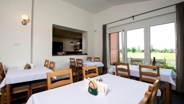 Zahradní restaurace za penzionem Amálka